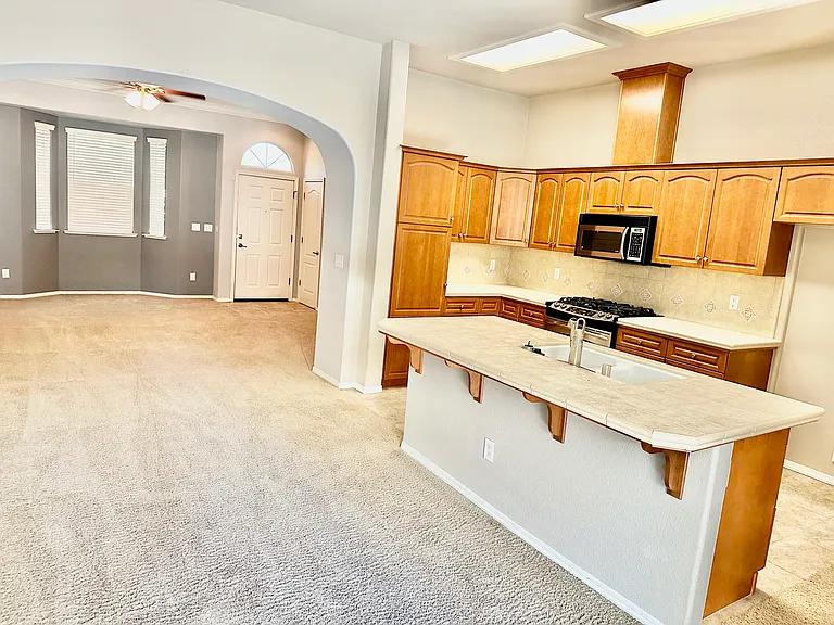 4048 W Apple Tree Ln — Photo 5