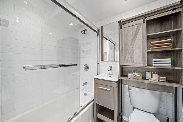 Rented by Vector New York, LLC | media 20