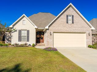 33 Thornbury Ln, Hattiesburg, MS 39402