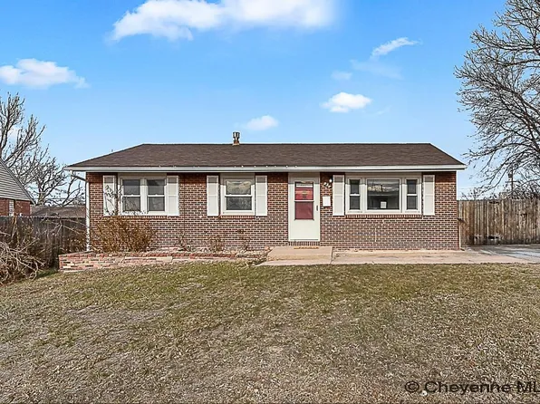 956 Hillcrest Rd, Cheyenne, WY 82001