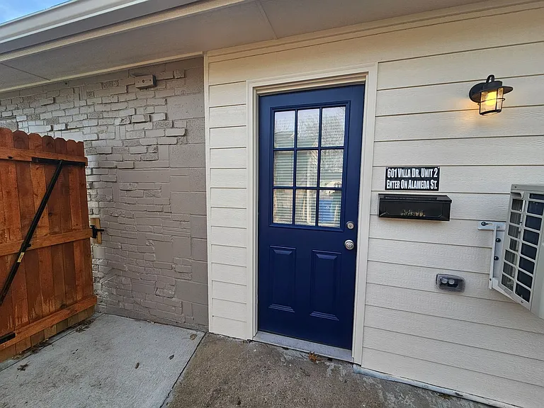 601 Villa Dr #2 — Photo 2
