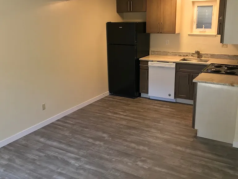 1215 Queen Anne Ave N — Photo 3