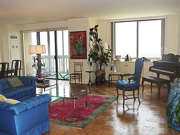 2nd image of 27010 Grand Central Pkwy APT 17V