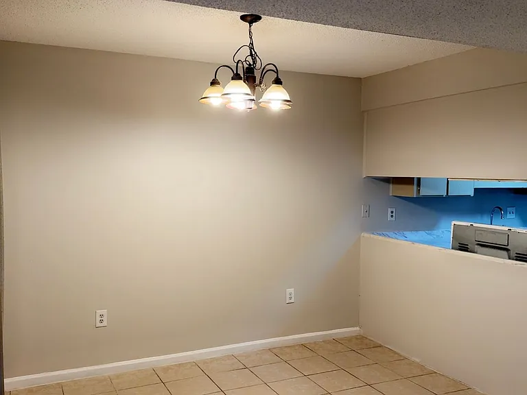 153 Holland Park Cir — Photo 3