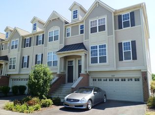 337 N Commerce St, Aurora, IL 60504