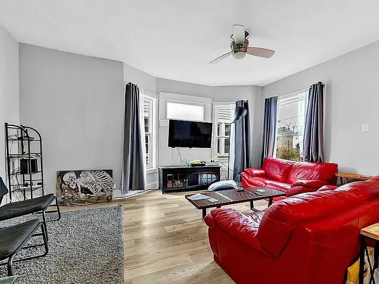5 bed, $3,950 — Photo 2
