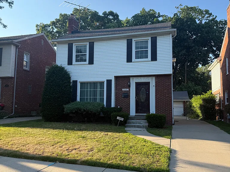 23450 Wilson Ave — Photo 1