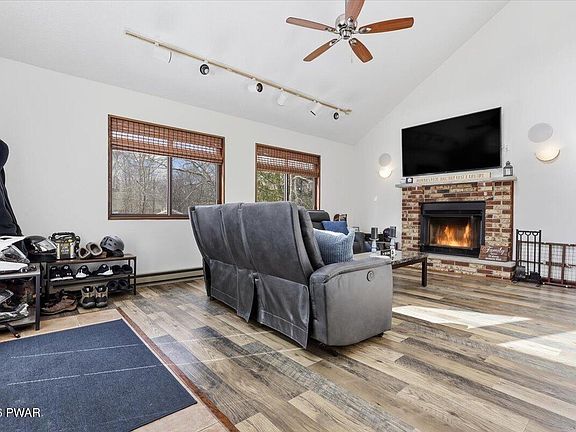 5th image of 215 Tanager Rd