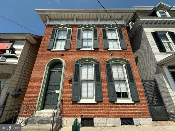 32 E Baltimore St, Greencastle, PA 17225