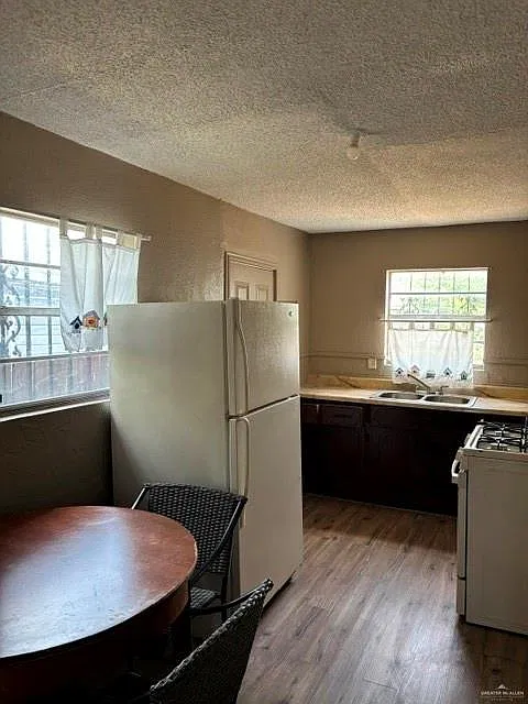 2 bed, 1.0 bath, 648 sqft, $1,000 — Photo 3