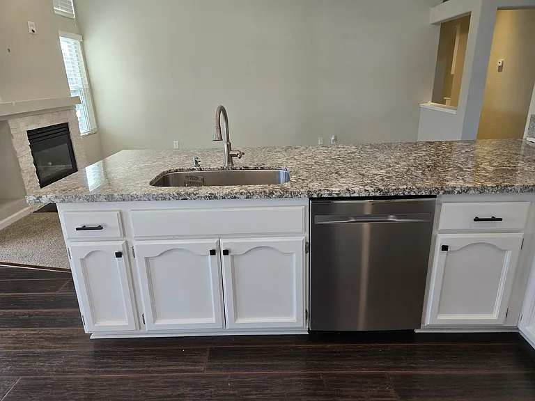2428 Stefanie Dr — Photo 3