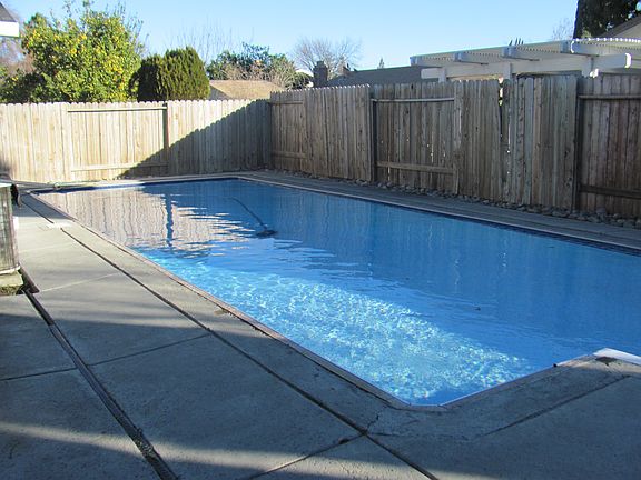 3rd image of 1729 Tehama Dr
