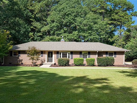 2nd image of 900 Cricket Ln