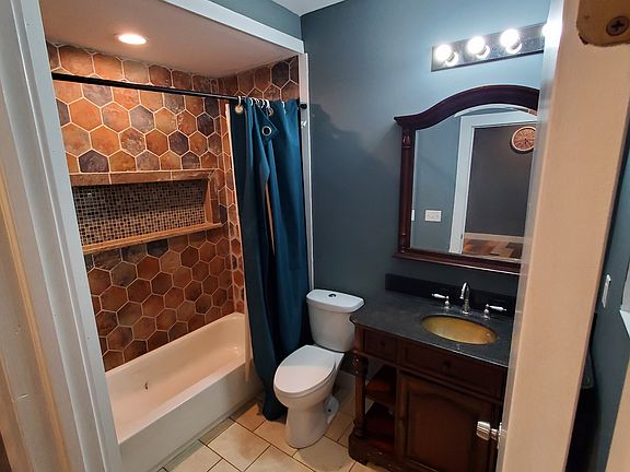 4th image of 3712 E Washington St #5