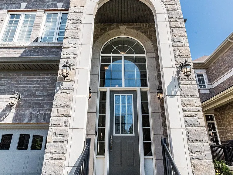 16 Monarch Dr — Photo 3