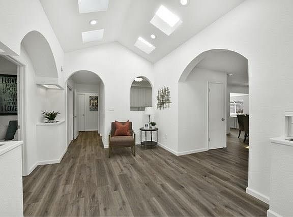 5th image of 1574 Willowmont Ave