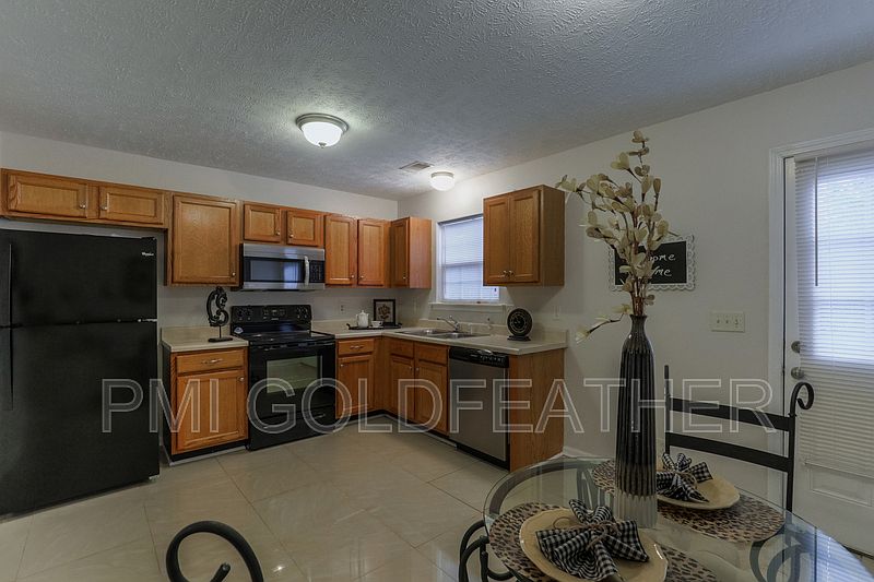 1st image of 1361 Benley St