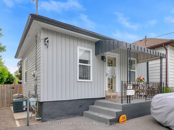 68 Grenfell St, Oshawa, ON L1J 4W2