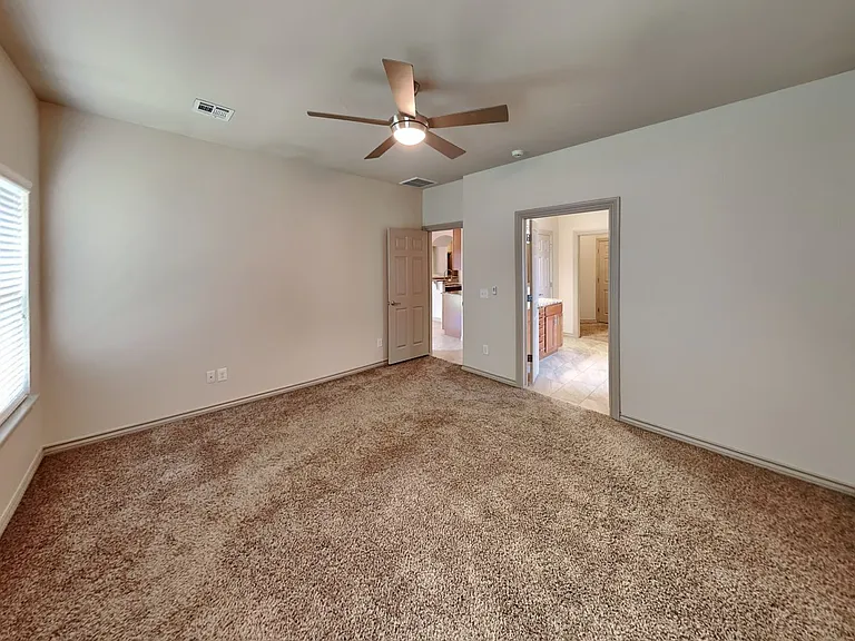 9416 NW 91st Cir — Photo 12