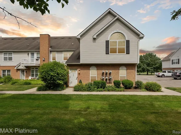 762 Olde English Cir, Howell, MI 48855