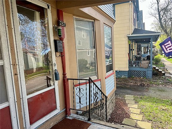 3rd image of 237 Richard St