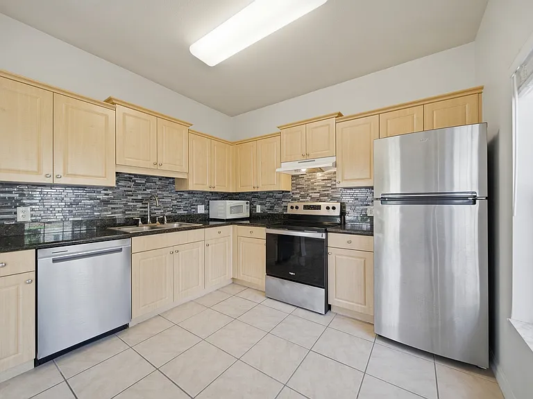 7780 Plantation Cir — Photo 17