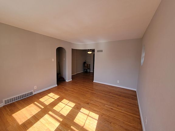 3rd image of 6215 Eichelberger St #2E