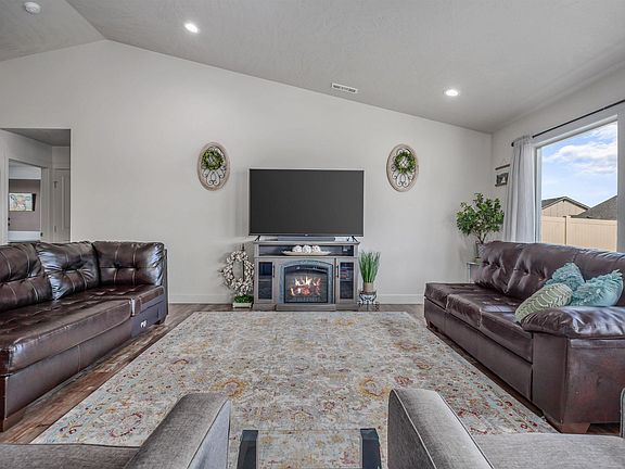 4th image of 8108 Babine Dr