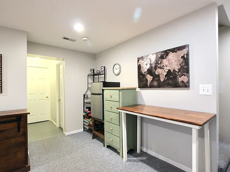 831 College Ave — Photo 6