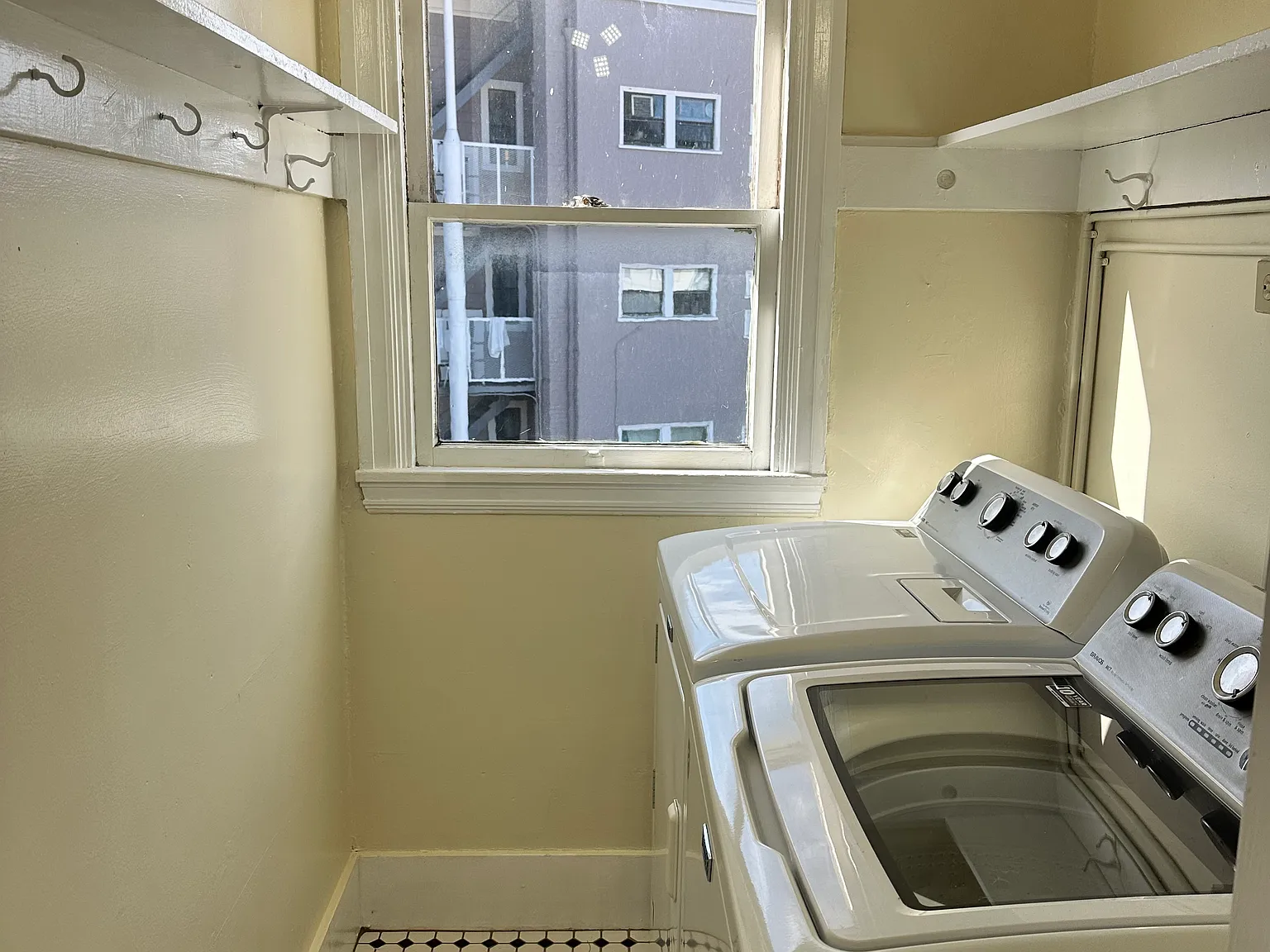 1 bed, 1050 sqft, $2,495 — Photo 3