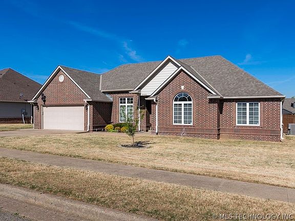 3rd image of 3922 Quarry Park Dr