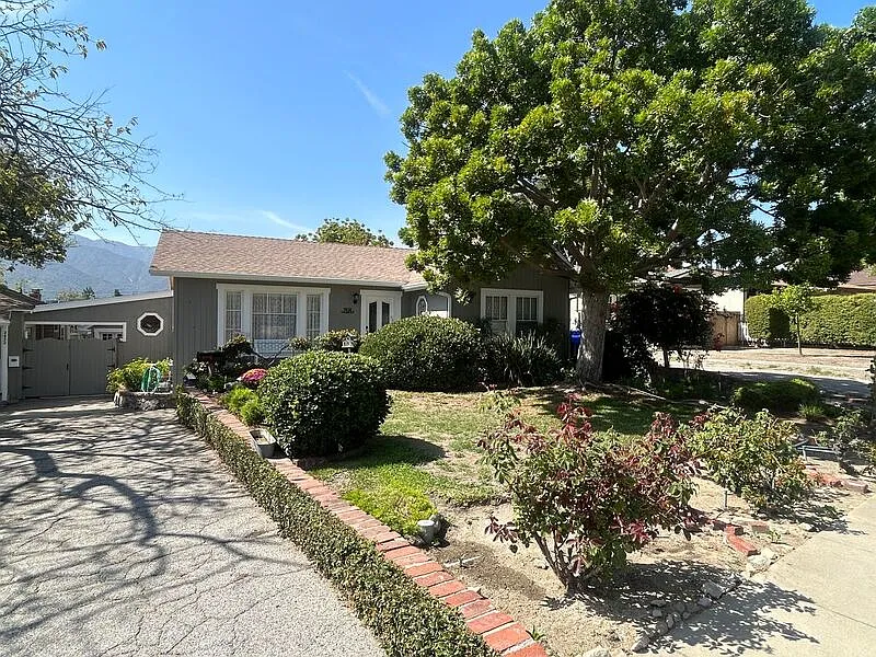2 bed, 1.0 bath, $3,650 — Photo 2