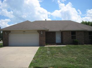 5122 S Ivey Ln, Battlefield, MO 65619