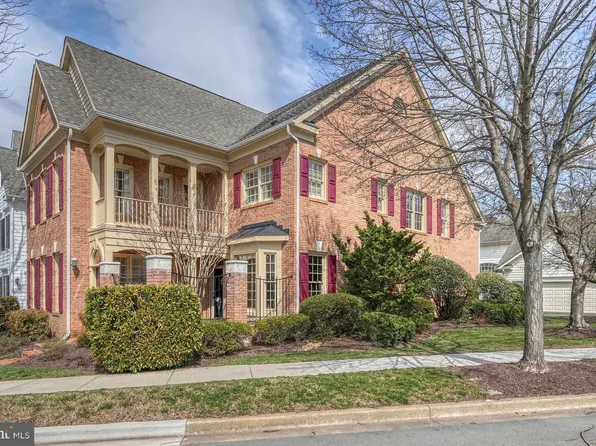 300 Lisa Oaks Way, Rockville, MD 20850