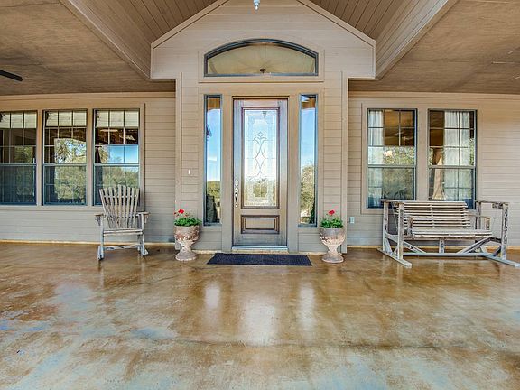 3rd image of 303 Lake Side Cir