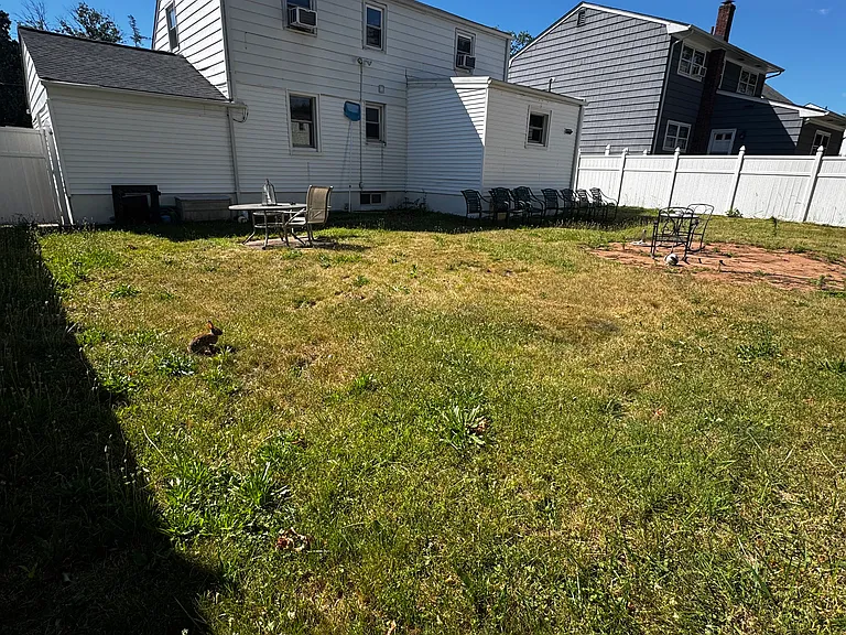 576 Uncas Ave — Photo 10