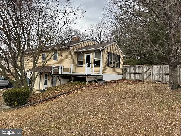 1009 Dry Wells Rd — Photo 2