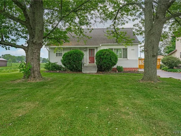 5935 Ward Rd, Sanborn, NY 14132