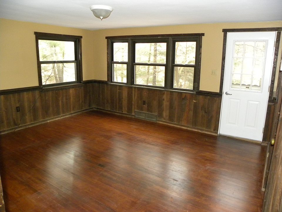 2nd image of 105 Gay Ln