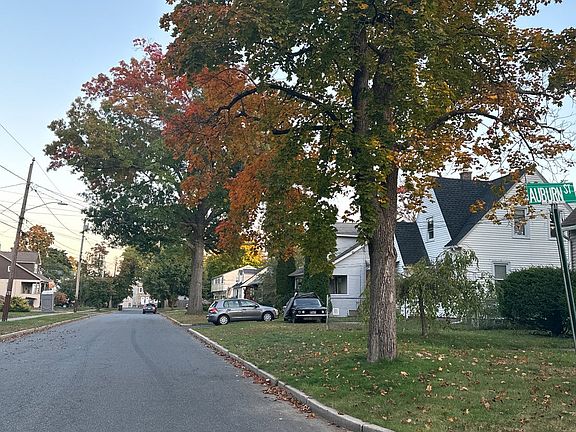 4th image of 40 Murray Ave