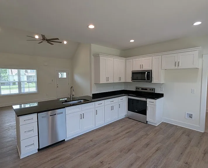 121 Coley Ct — Photo 4