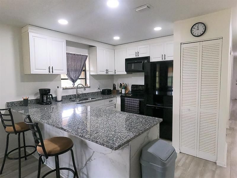 1st image of 2505 Tamarind Dr #B-1