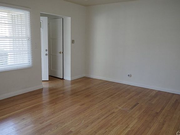 4th image of 748 W Colorado Blvd