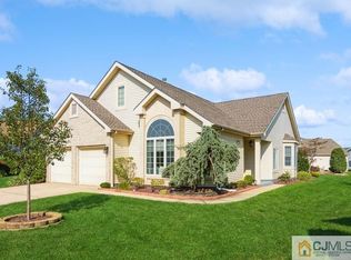 4 Stiring Cir, Monroe Township, NJ 08831