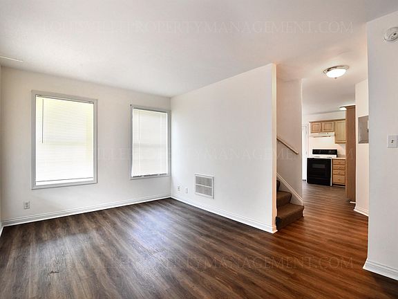 3rd image of 500 Marian Village Dr