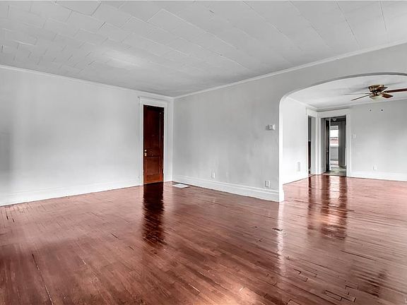 5th image of 6 Thornton Ave