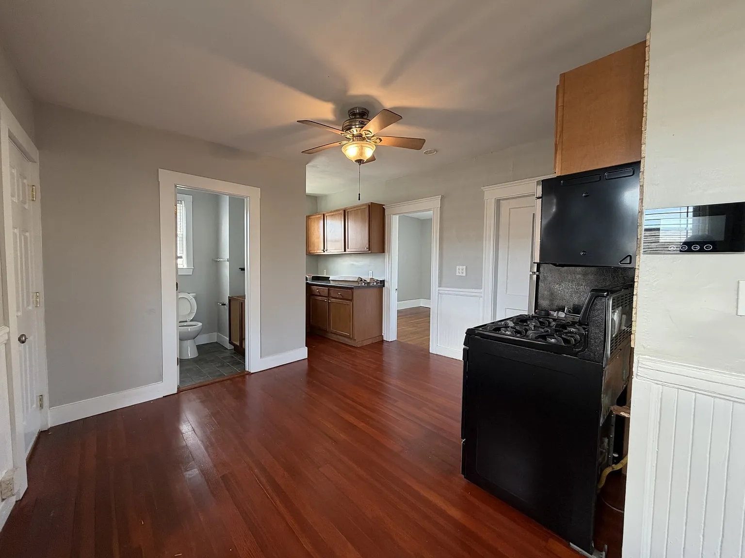 3 bed, 1.0 bath, 99999 sqft, $2,400 — Photo 3