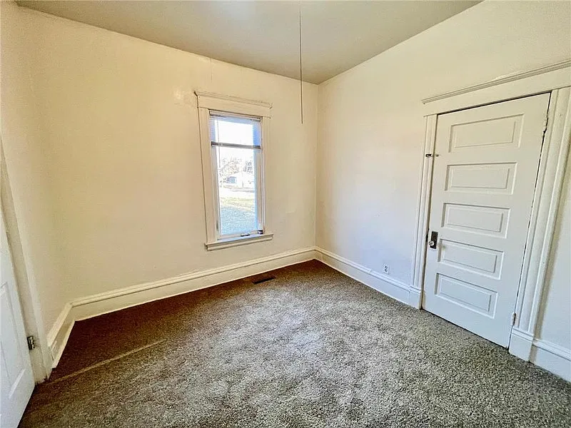 3 Bed 1 Bath Apartment — Photo 3