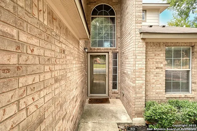 3 bed, 2.5 bath, 1849 sqft, $1,950 — Photo 2