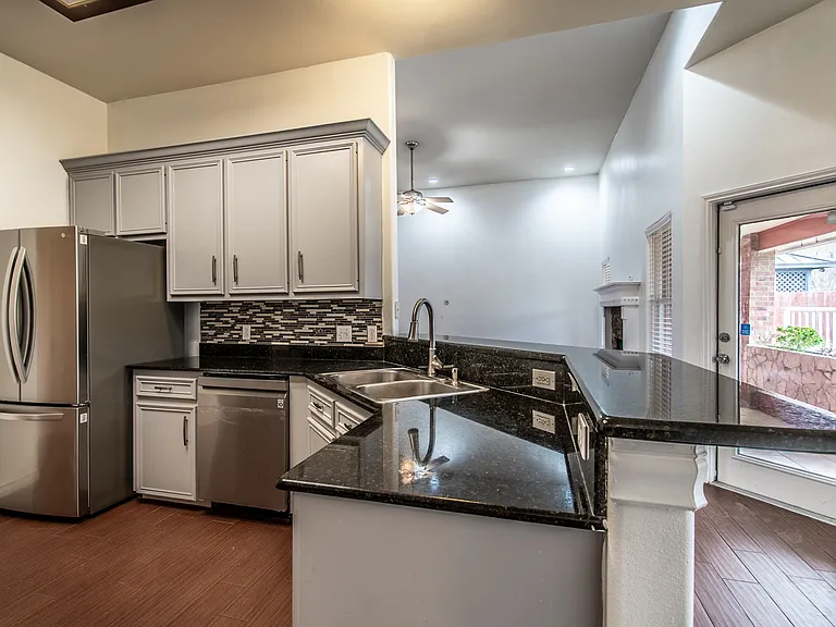 7013 Madiera Dr — Photo 16